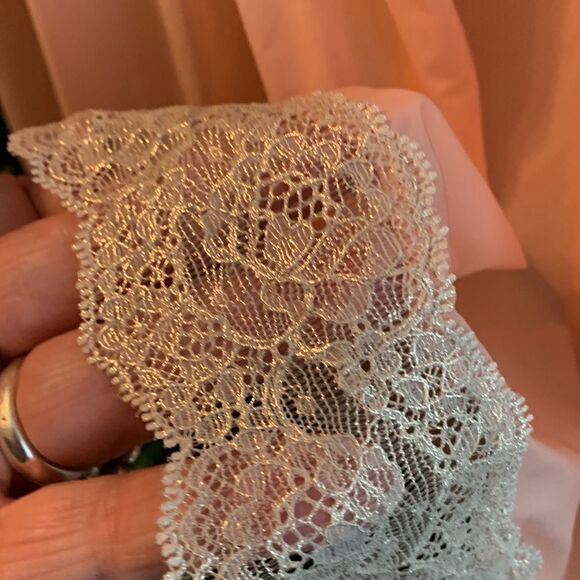 Victoria's Secret size 34B padded négligée top. Like new. Pinkish coral - Picture 8 of 8